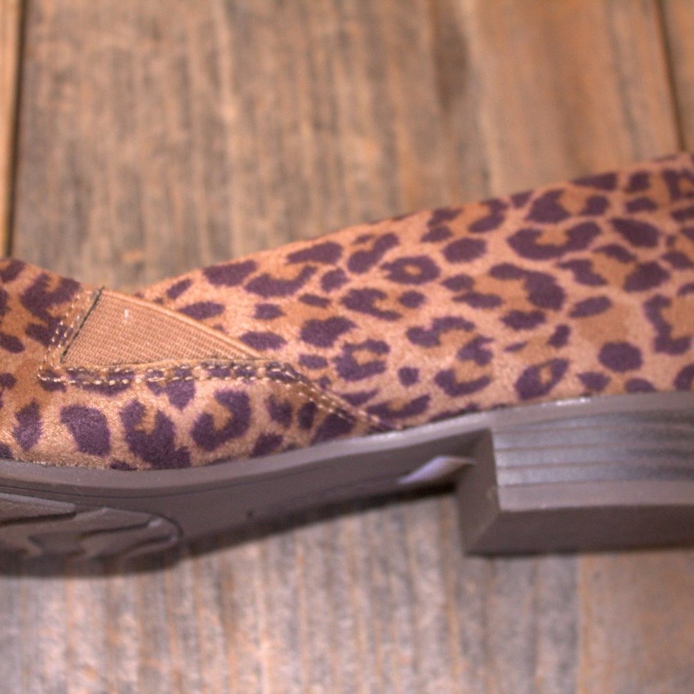 Easy Street Peace Leopard Super Suede NIB 7, 7.5, 8, 9 / Mediums and Narrows - Picture 6 of 14